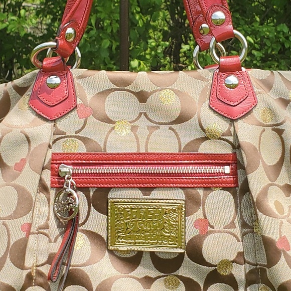 ♻️DONATED ♻️ Coach (Heart) Poppy Handbag - Picture 3 of 13